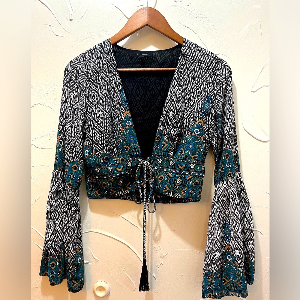 Olivaceous Boho Crop Bell Sleeve Crisscross Tie Front Top Size S